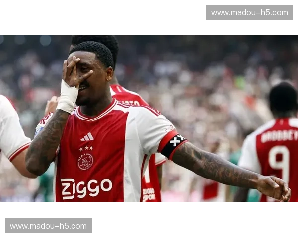 阿贾克斯vs全世界：克鲁伊夫花园里的浪漫主义逆袭与永恒抗争